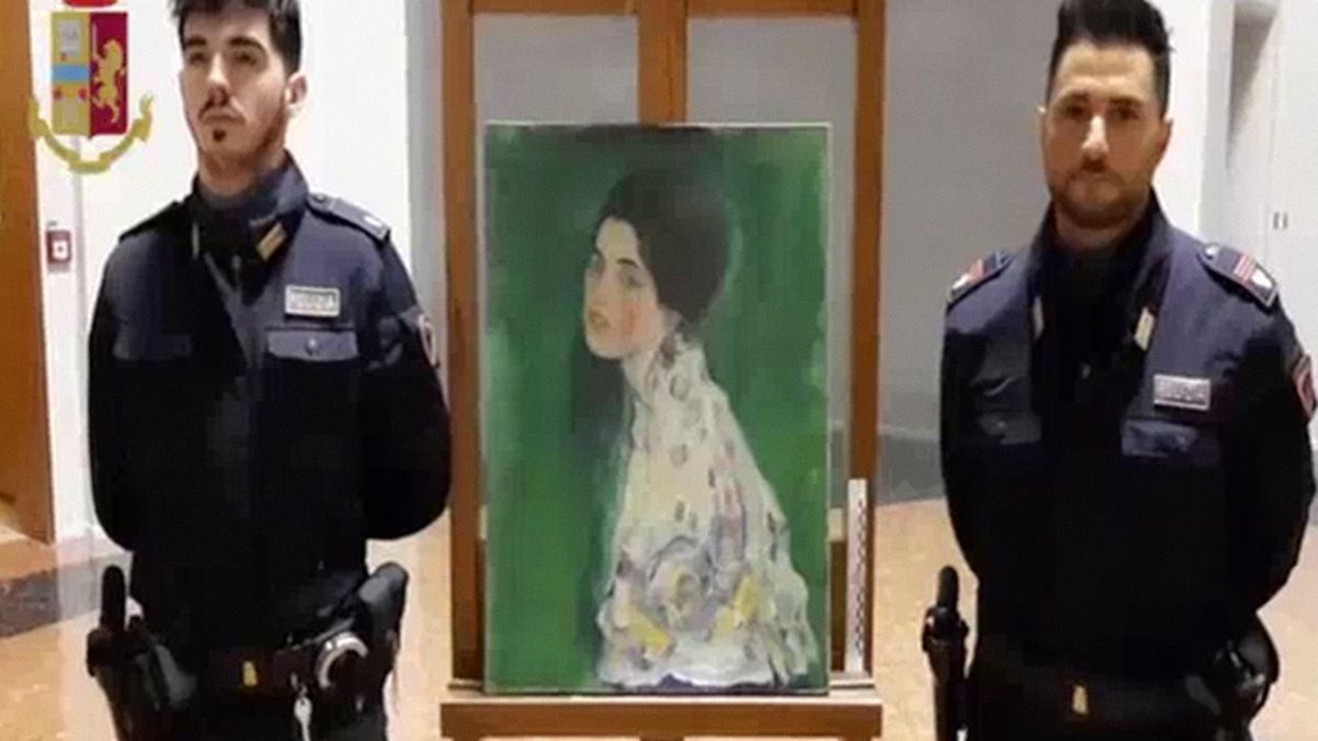 Obraz za miliony na dvacet let schoval břečťan. Teď experti potvrdili, že je to ukradený Klimt
